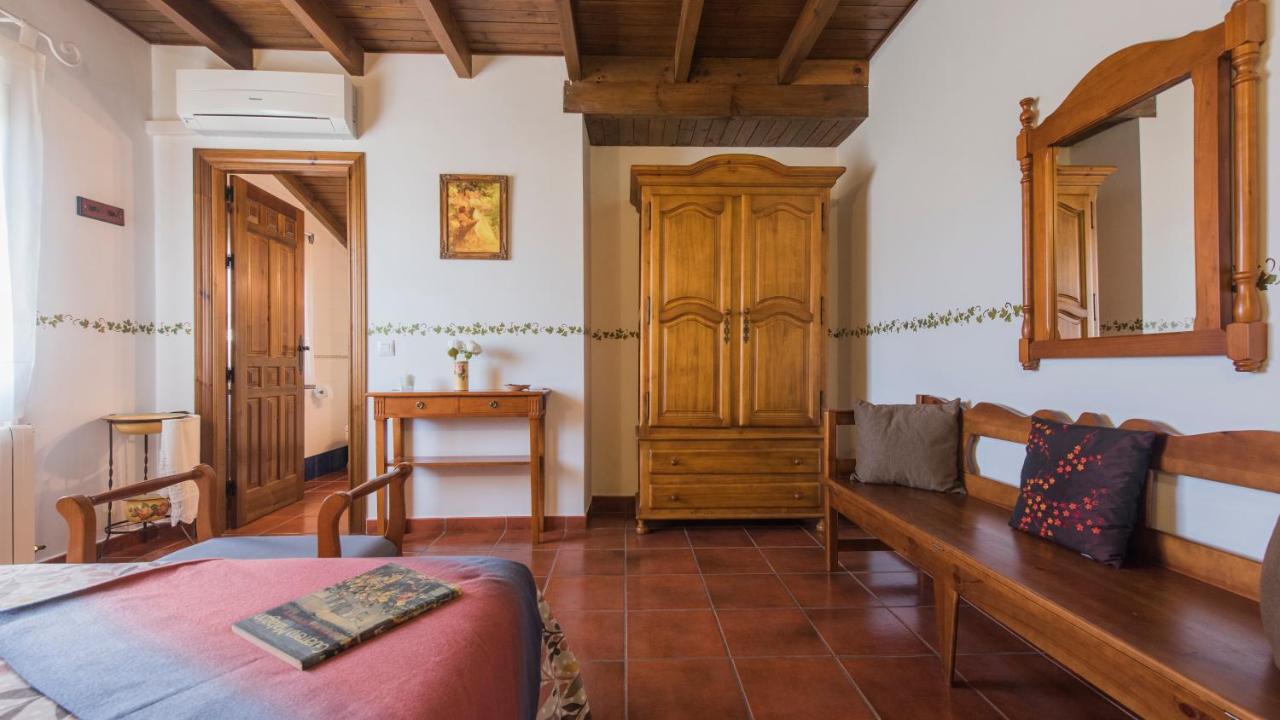 Los Laureles Casa Rural Urda Екстер'єр фото